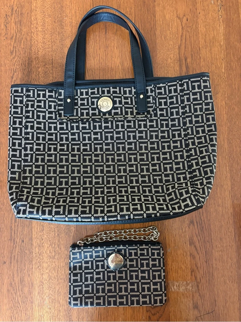 Tommy Hilfiger Black and White Signature Tote with Chain Card Holder